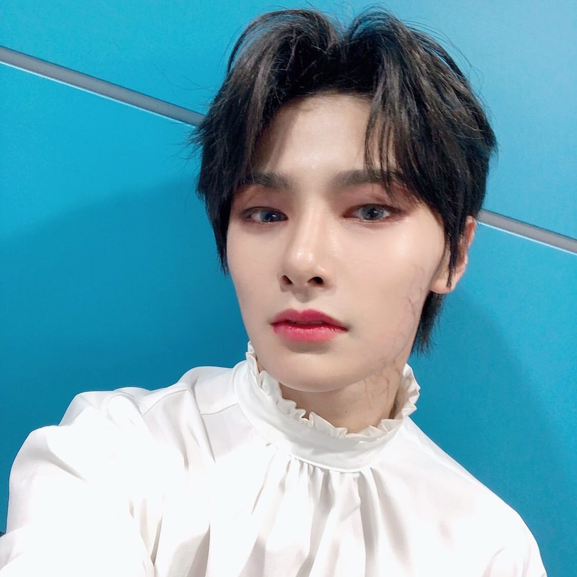 minnie: heres a thread of innie looking like the absolute adorable prince that he is: