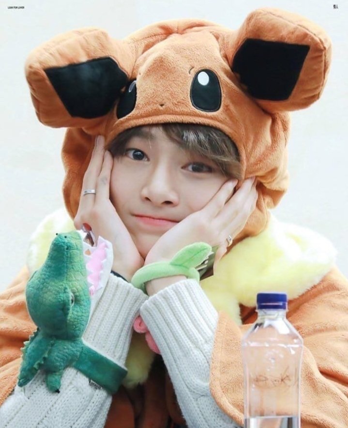 minnie: heres a thread of innie looking like the absolute adorable prince that he is:
