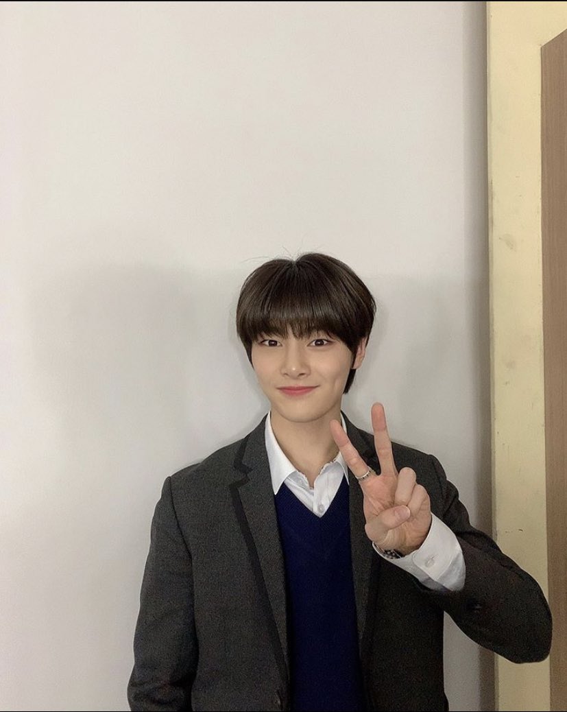minnie: heres a thread of innie looking like the absolute adorable prince that he is: