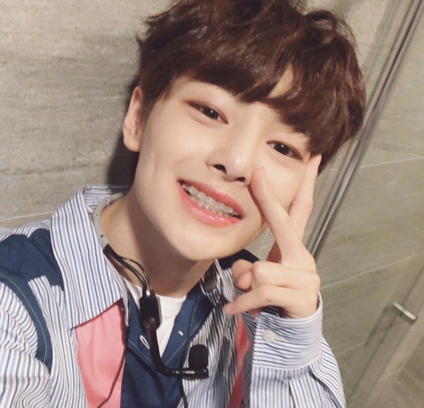 minnie: heres a thread of innie looking like the absolute adorable prince that he is:
