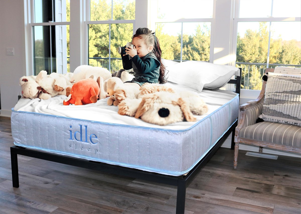 IdleSleep's tweet image. Morning playtime. 🧸
.
#SleepIdle #MadeInUSA #JustAddSleep #NightNight