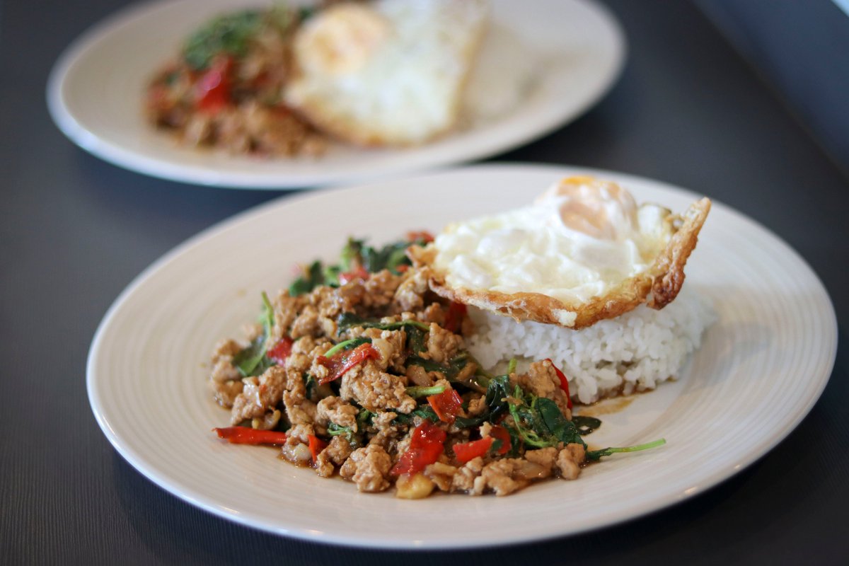 (THREAD) Do you miss traveling to  #Thailand or going out to get some street food during the  #coronavirus lockdown? Maybe our recipe will make your life in isolation a bit more flavorful. This is how we cook the famous Thai dish Pad Krapao (holy basil with minced pork):