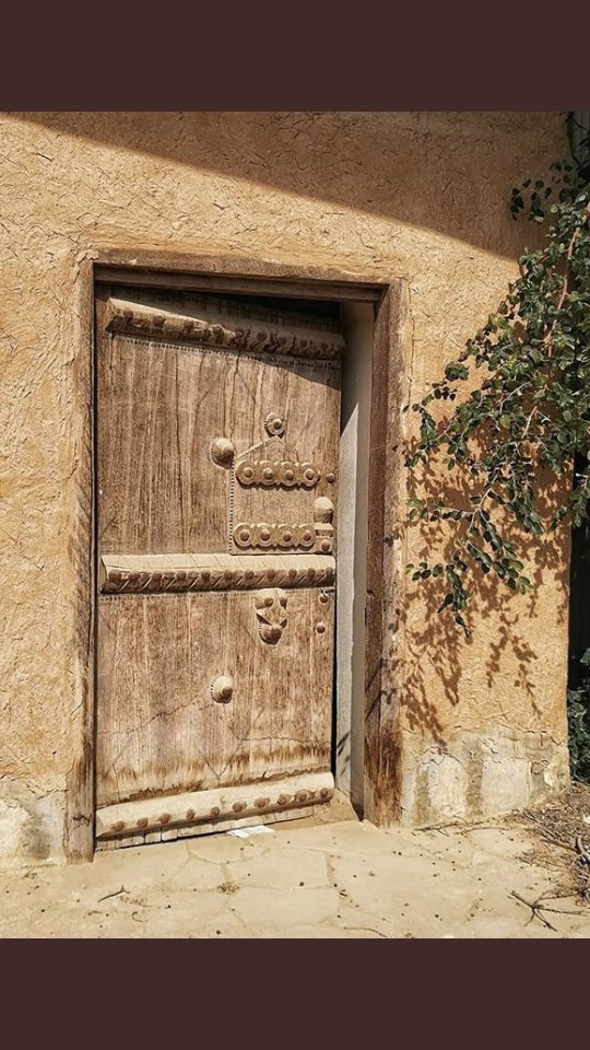RANA13150's tweet photo. يا هل البيت القديم وذكريات  الماضي..
دقت اشواقي ب قلبي قبل دقت بابه ..♡♡ https://t.co/9WX3Ooa5tw