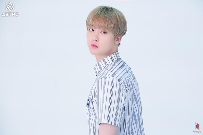 sanhapict's tweet photo. Fantagio High School Legend
<Smart uniform photoshoot behind cut> (3)

#아스트로 #ASTRO #윤산하 #YoonSanha https://t.co/eFO1F4UoXh