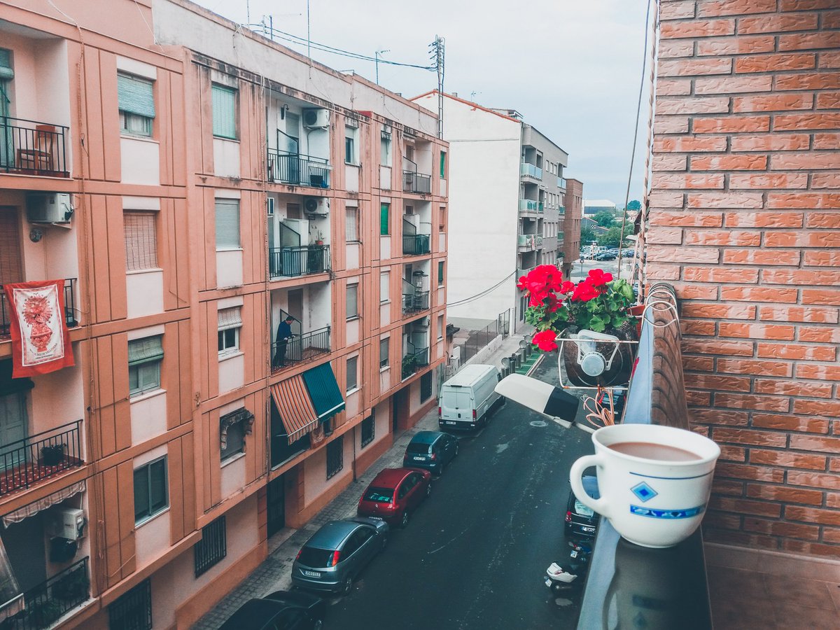 OscarMolinaDj's tweet photo. Dia 33 de #cuarentena: "Un café puede arreglarlo todo, incluso los #lunes". 
.
.
.
#felizlunes #yomequedoencasa #picassent #valencia https://t.co/YP5BT1nw4n