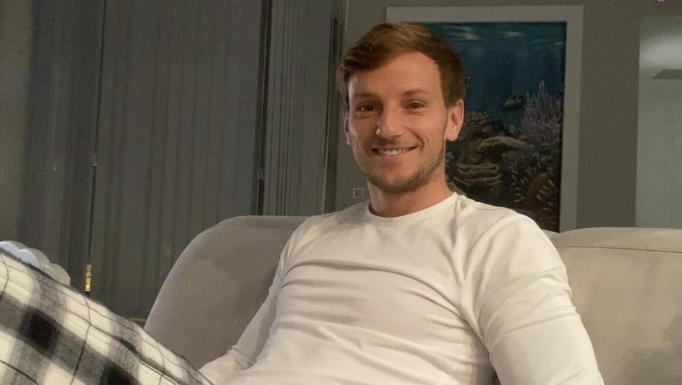 Ivan Rakitić: "The best thing about the quarantine is the time I can spend with Raquel and my daughters; the worst, the situation that is being experienced abroad, hopefully it can be resolved soon." [md]