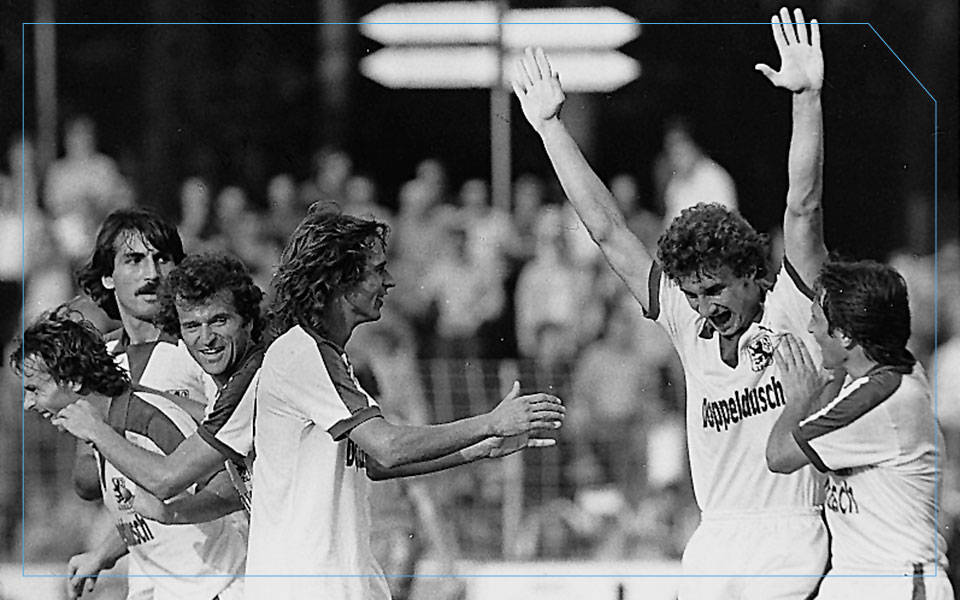 TSV1860's tweet photo. Rudi #Völler begann seine Karriere bei den #Löwen. Heute feiert der Torjäger seinen 60. Geburtstag. Der TSV 1860 wünscht seinem Ex-Spieler alles Gute zum Geburtstag! Einmal Löwe, immer Löwe!  🍾🥂🍺🎂🍀
Weiterlesen: ▶https://t.co/7Mg5dBBQk7
#tsv1860 #ELIL @3_liga  #Birthday https://t.co/NIlQPecZF5