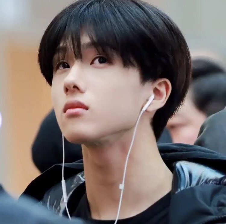 my head is only jisung right now sorry