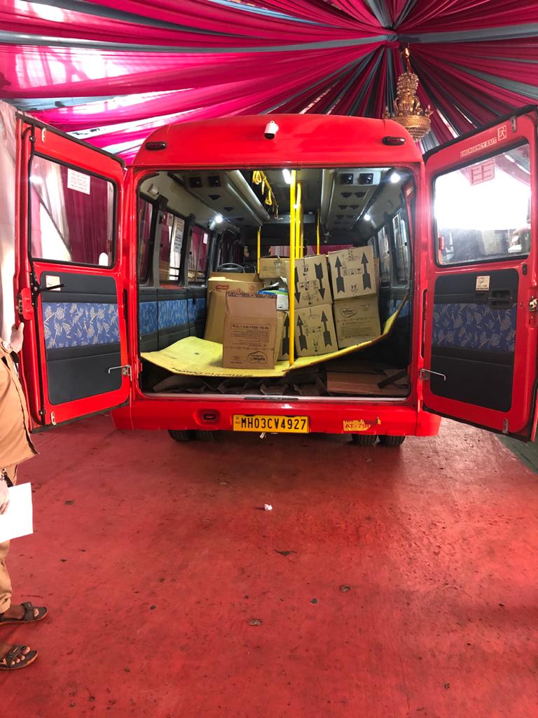 Kudos! Mumbai's public transport BEST uses its Air-Conditioned buses to transport and store food packets with added cooling in this tropical heat. Seats have been removed to facilitate food storage. <a href="/myBESTBus/">BEST Bus Transport</a> <a href="/mid_day/">Mid Day</a>