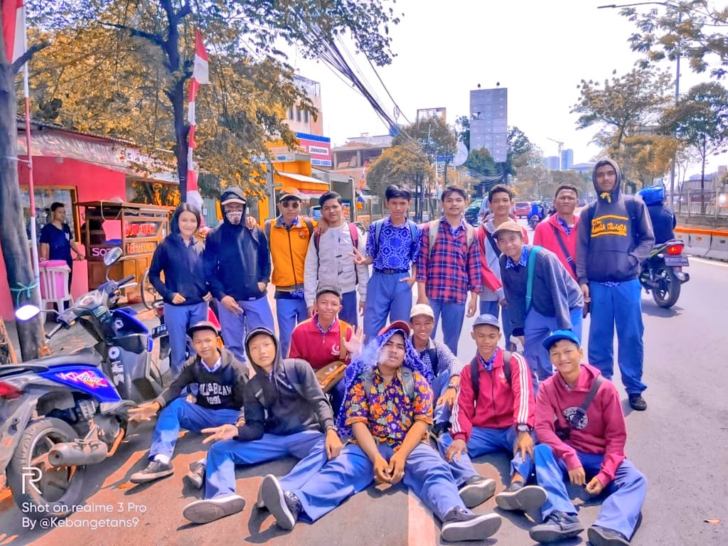 syakirah49's tweet photo. Datangilah sahabatmu di saat dia susah dan lenyaplah di saat dia bahagia, karena sesungguhnya kamulah yang akan diingat di saat dia sedang susah di saat kamu membantunya. https://t.co/q3FAVrqHiR