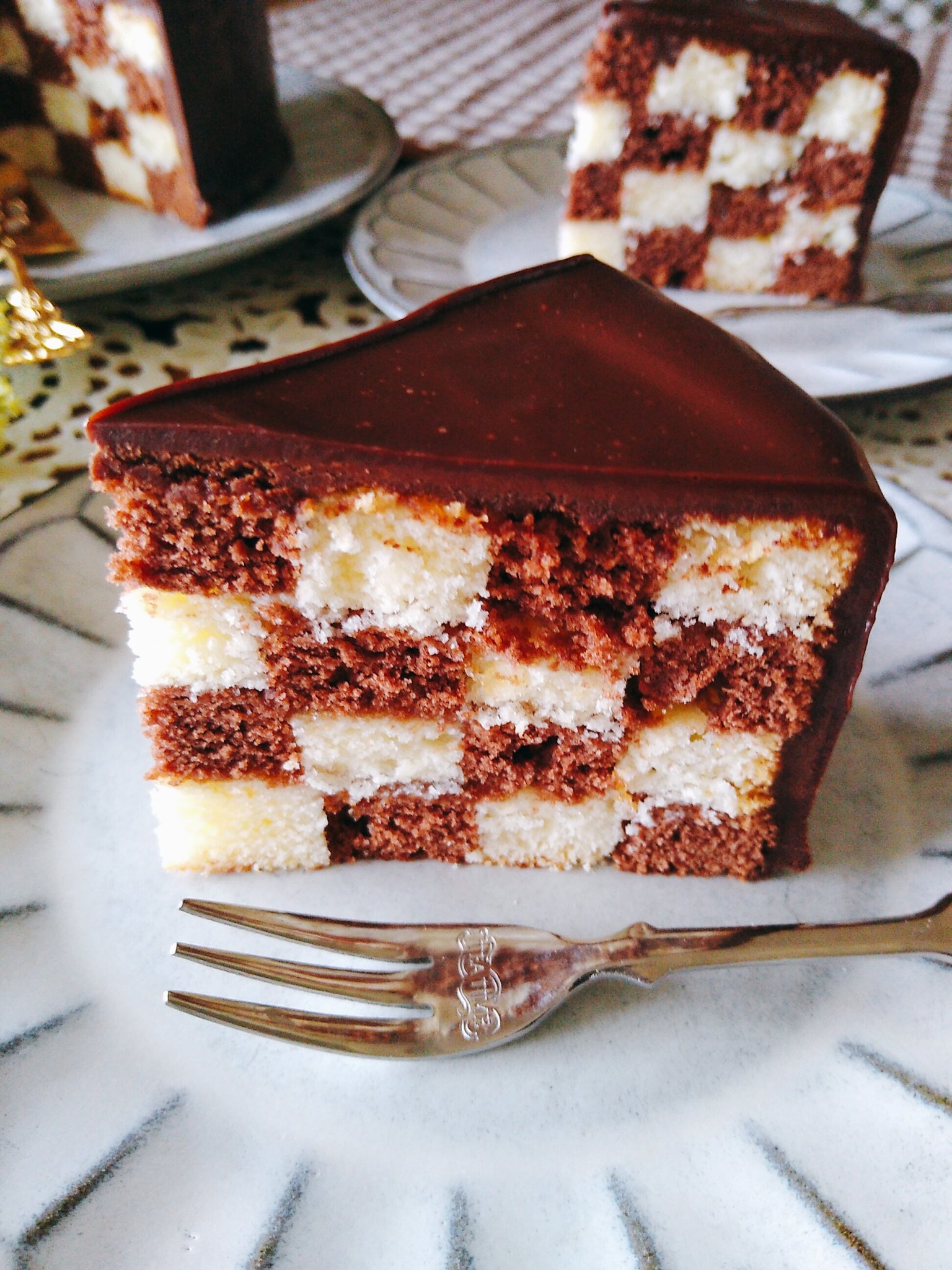 春 サンセバスチャン ダミエ柄チョコレートケーキ 子どもにチョコレートケーキをリクエストされたので 今日のおうち時間はサンセバスチャンに挑戦しました バターケーキとたっぷりの生チョコがおいしい お菓子作り お菓子作り好きな人と