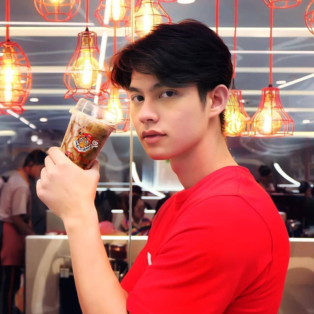 MerryHernndez8's tweet photo. ฉันอยู่กับคุณคุณเป็นคนที่สวยที่สุดและฉันหวังว่าคุณจะดีที่สุดและคุณคือแสงสว่างในความมืดของคนมากมายที่รักคุณมาก ขอบคุณ P'Bright ที่อยู่ที่นั่น และมันก็กลายเป็นดวงอาทิตย์ของฉัน
#alwaysbesidebright 
#StandwithBrightWin 
@bbrightvc https://t.co/sKpnJ5hCPy