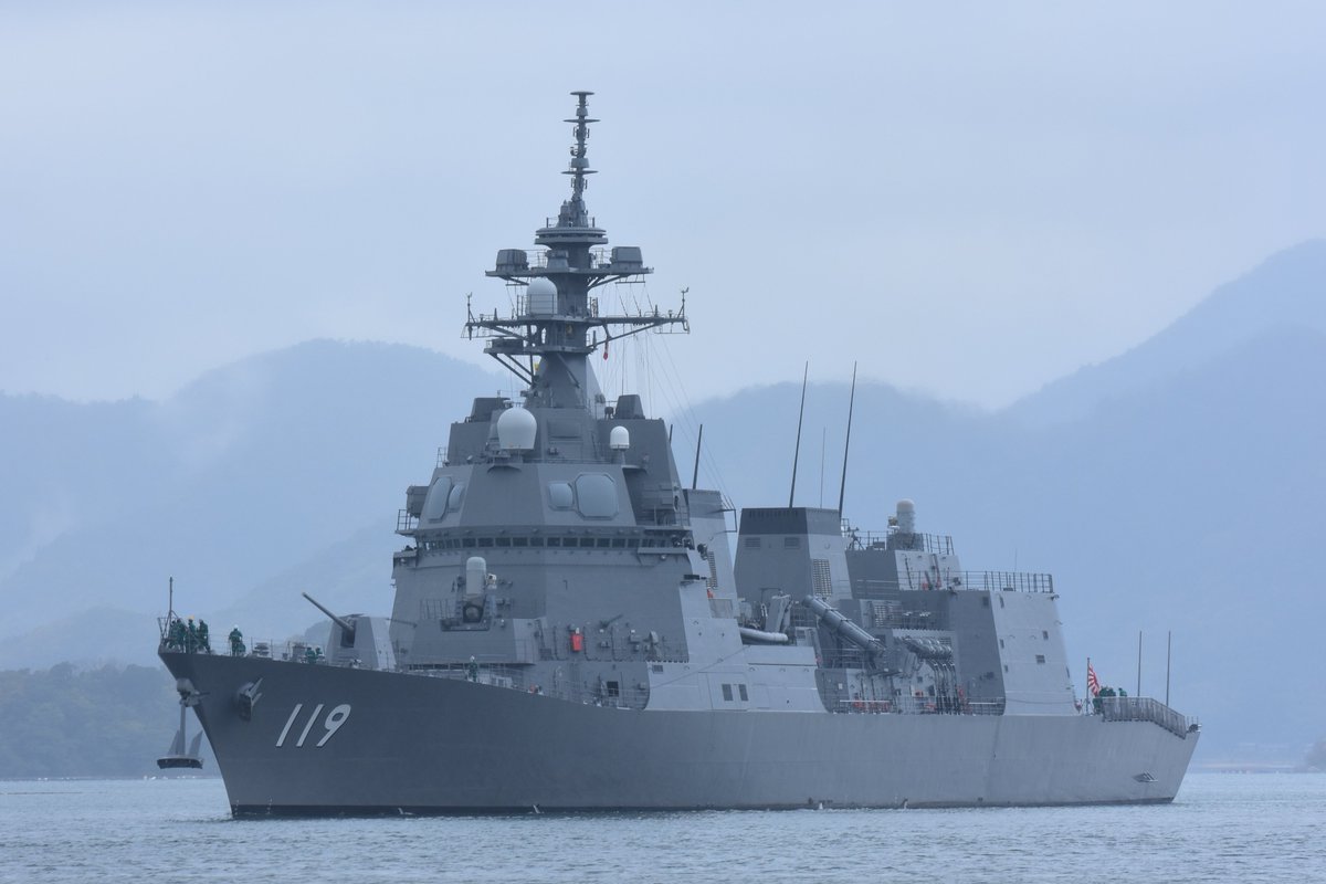 酒樽 蔵之介 今日の練習艦隊舞鶴入港から少し 周囲との接触は避けつつ そっとお出迎えしてきました 護衛艦 あさひ は舞鶴 初入港 日立造船舞鶴造船所時代に建造された掃海母艦 うらが は久方ぶりの 里帰り ということになります 舞鶴 舞鶴は