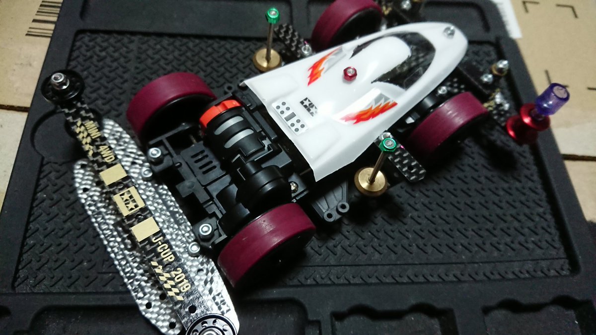 Senmu2106 Vzな奴ら エントリー作品 作者 ぶらうさん Blau Ahle 改造コンセプト 使えるものは何でも使う ルールの範囲内で ミニ四駆処 きんぎょで行われたネオvqs杯 10円gu部門 で使用したマシン 限られたパーツで組む必要があるのでシールの余白