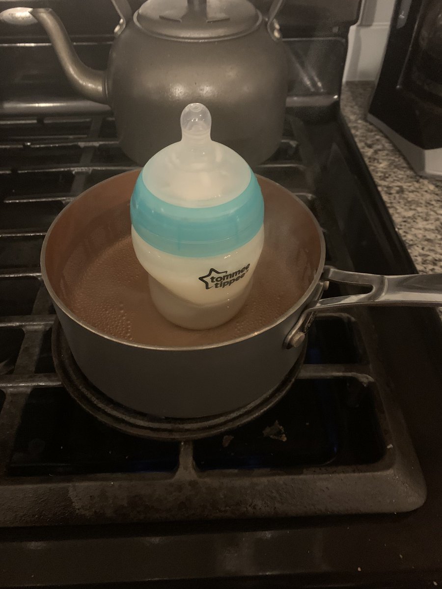 SaucedaVeronica's tweet photo. Went from poppin bottles to making bottles .... lol wut https://t.co/bA7yxIYMIX