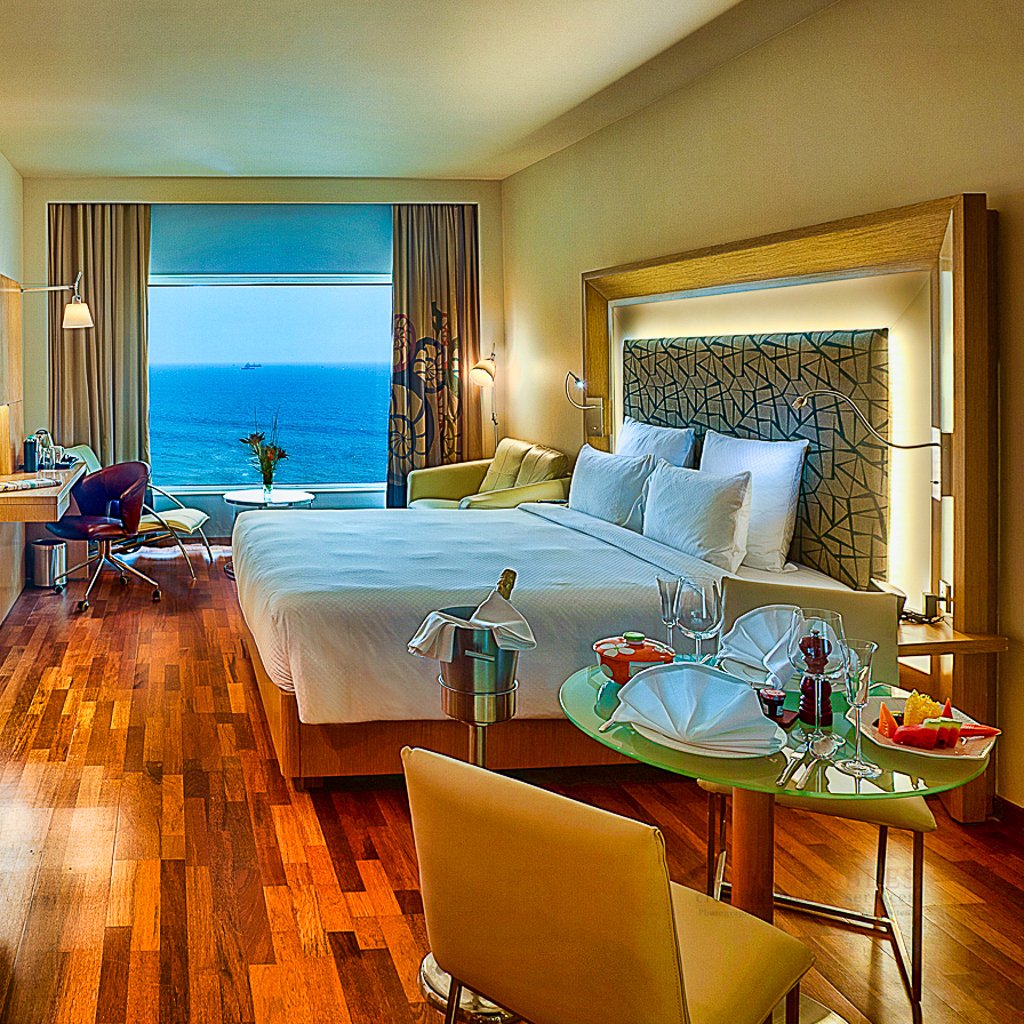 Fotobubbles's tweet photo. What are some of the things that you look for in a hotel room? the space? the decor? the view? the bed? the amenities? 
Novotel Vishakhapatnam has got it all covered. This is one picture which we absolutely love and we had an absolutely fantastic time creating this picture! https://t.co/SDBPikT1oA