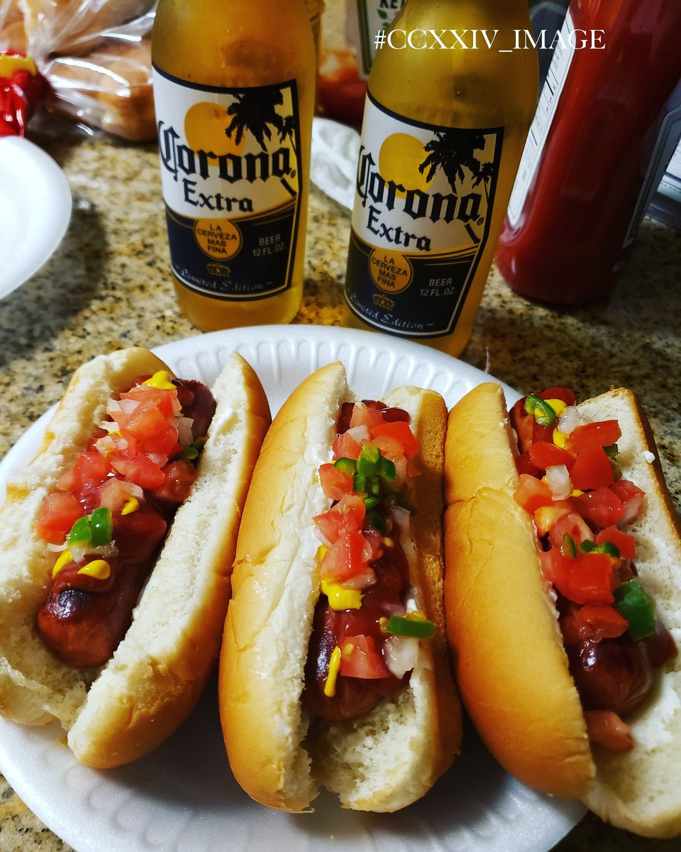 2wo2wentyfo4r's tweet image. #Grub'n, #SimpleButDelicious #HotDogs🌭 #LoveUShuunkmz 😘 @ValleyGurlOne #UrTheGreatest 
#FoodPorn🍴#GrubOrDie