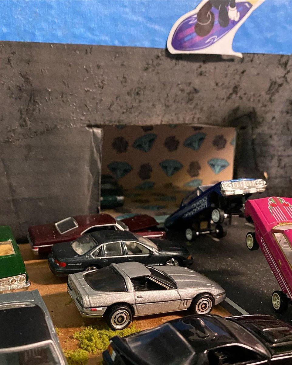 CurrenSy_Spitta's tweet photo. They cutting up outside of the showroom ... https://t.co/hB746M0zKr