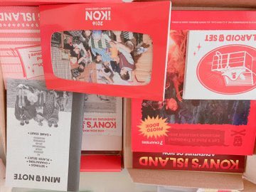 ikonic2ranika's tweet photo. 시즌그리팅 https://t.co/nOKW1Zs94I
