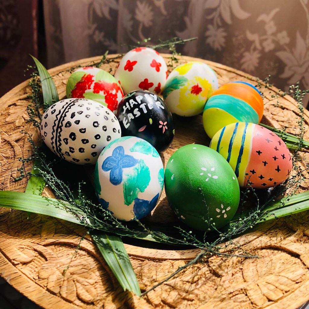 00Sanjeev's tweet photo. Painted by @TinyJaya and @elli_dbarma Happy Easter!! https://t.co/5pcADVXnqy