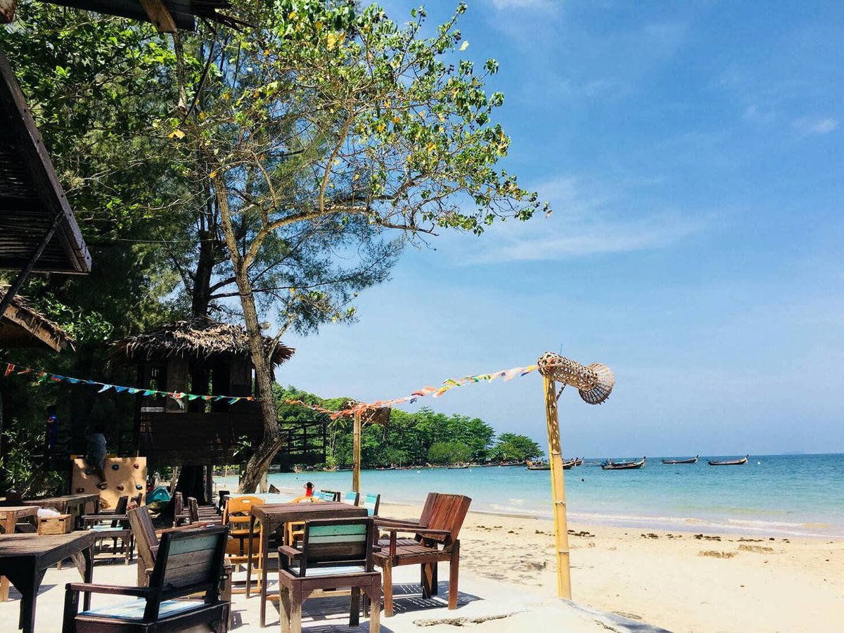 aoeysttk's tweet photo. @bongtao ฝากด้วยค่ะ banana beach resort เกาะลันตา กระบี่  ตอนนี้มีโปรโมชั่น voucher 990บาท /1คืน/2ท่าน รวมอาหารเช้า มีอายุ1ปีเข้าพักตอนไหนก็ได้ หมดโควิทแล้วมาเที่ยวกันนะคะ (voucherซื้อได้ถึง30เมษานี้นะคะ) https://t.co/7b6R1Lrxho