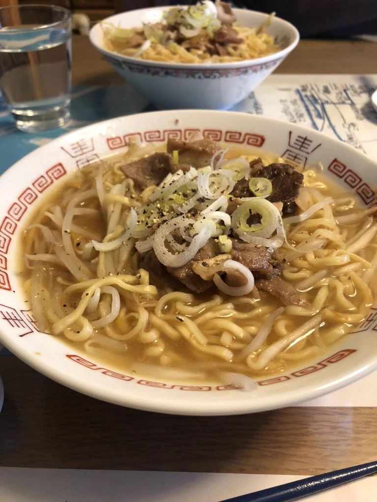 いつも指くわえて見てる、リュウジ さん @ore25 のレシピ
今日は食材が揃ってたのでお昼に作ってみた！！
「ガリバタ肉もやしそば」
息子も納得の美味しさ＼( 'ω')／  