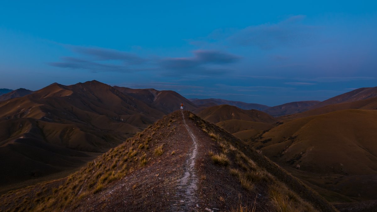 Back down south & the Lindis Pass (971m) between Central Otago & the mighty Mackenzie country in the middle of the South Island, Aotearoa, is a favourite for photographers & painters alike.This  #BitsOfNewZealand is the highest pass in the South. Lends itself to night pics too