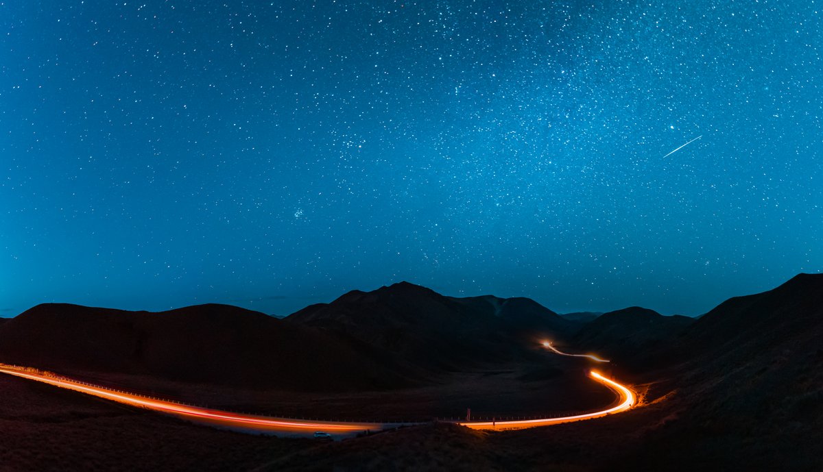 Back down south & the Lindis Pass (971m) between Central Otago & the mighty Mackenzie country in the middle of the South Island, Aotearoa, is a favourite for photographers & painters alike.This  #BitsOfNewZealand is the highest pass in the South. Lends itself to night pics too