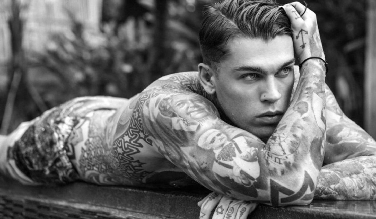 behindblueyes72's tweet photo. Bad storms here....I need the distraction....so this is an expanded daily Stephen James #whoiselijah post 😘 https://t.co/w4OD0shwKD