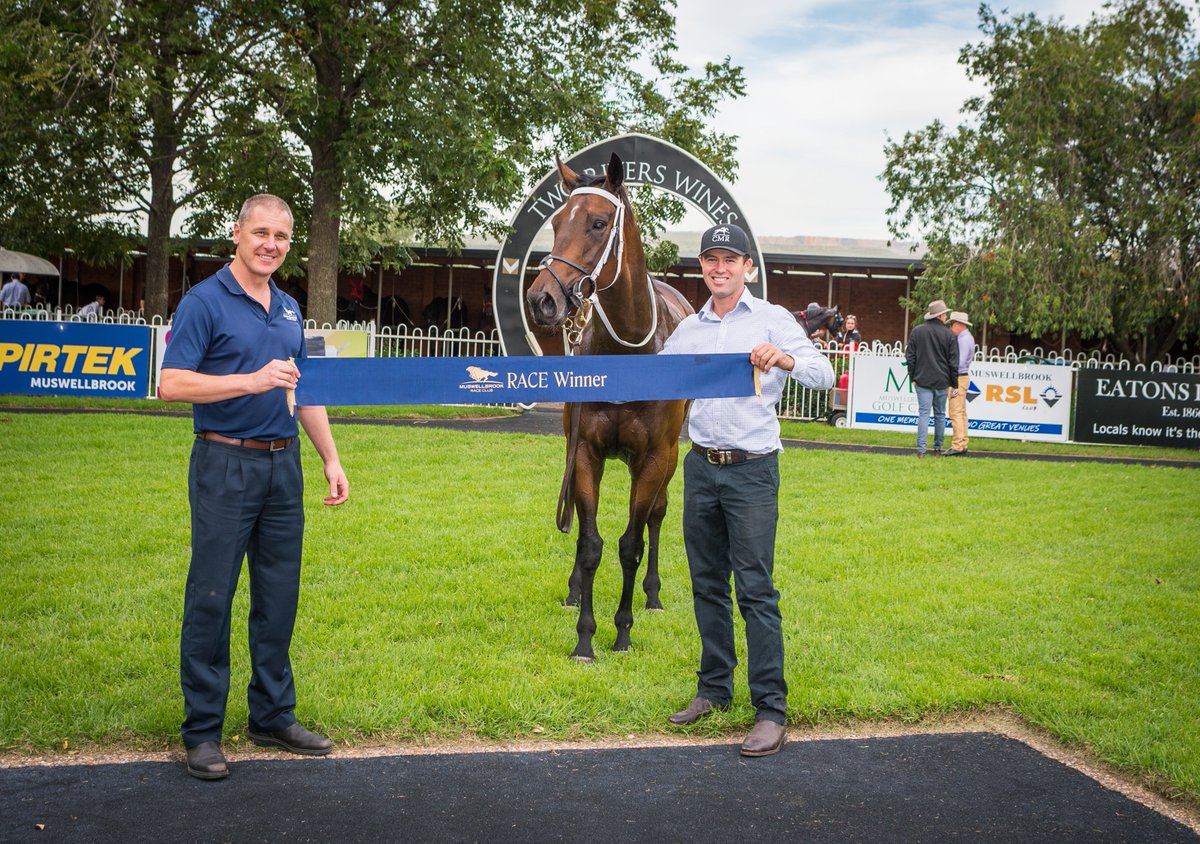 thebrookracing's tweet photo. RAPID EAGLE (Mitchell Bell for Cody Morgan Racing) won R2 https://t.co/A78c2k3J0o Maiden Hcp 1280m. 2nd was Rocketing To Win (D K McLellan), 3rd was Ringmahon (A Morgan) and 4th was Arenpal (D Northey). Race time was 1:17.03 (last 600m in 35.58). Official margins were 1L x Nose. https://t.co/r7W9ZxtHDQ