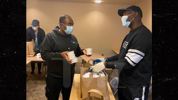 mkgoblue's tweet photo. #GoodStuffRightHere
Gary Payton Delivers BBQ Sandwiches to Hospital Staff in Oakland via @TMZ https://t.co/XuRqQevMse https://t.co/VQzvrVLEEv