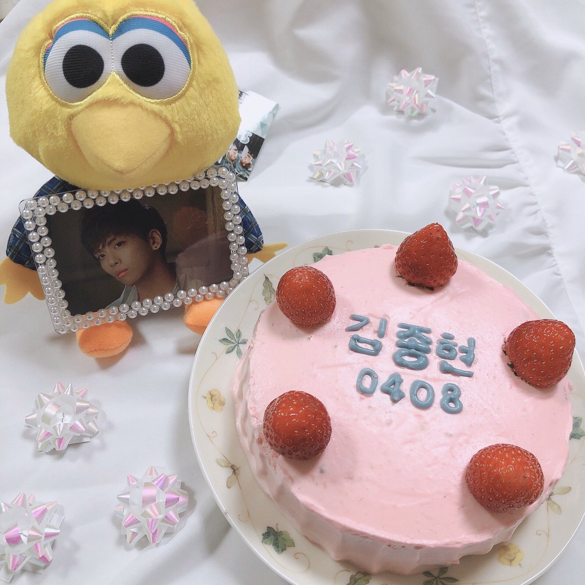 jong_cham's tweet photo. ジョンくんのセンイルケーキ🌷
初めてにしては頑張った方？笑
次はもっと想像通りのケーキ作りたい！💭 https://t.co/yb0NJ8CauS