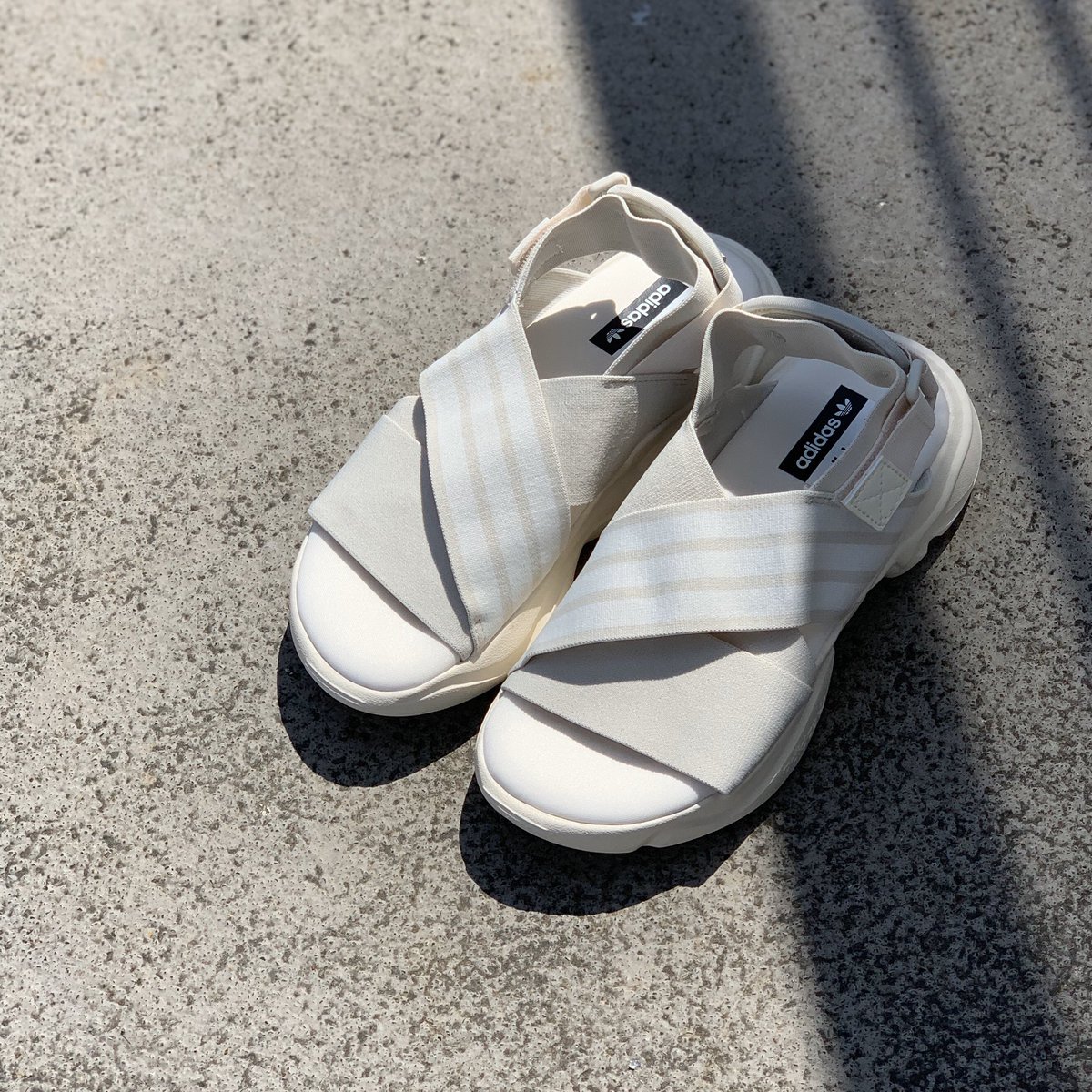 藤井大丸 En Twitter Adidas Originals For Emmi Fujii Daimaru Online Shop おすすめ商品 Emmiとadidas Originalsのコラボサンダル こちらの商品は Fujii Daimaru Online Shop で販売しています 詳しくはこちらhttps T Co Plwoitskzz T Co