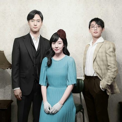 Favorite  #ChicagoTypeWriter quotes! A thread :"No matter what era you live in, LIFE IS AGONY. Every ERA has its own problems, and things you'd want to resist. We resist,struggle, fight and win. That's how we shape the world we live in." -Han Se Joo