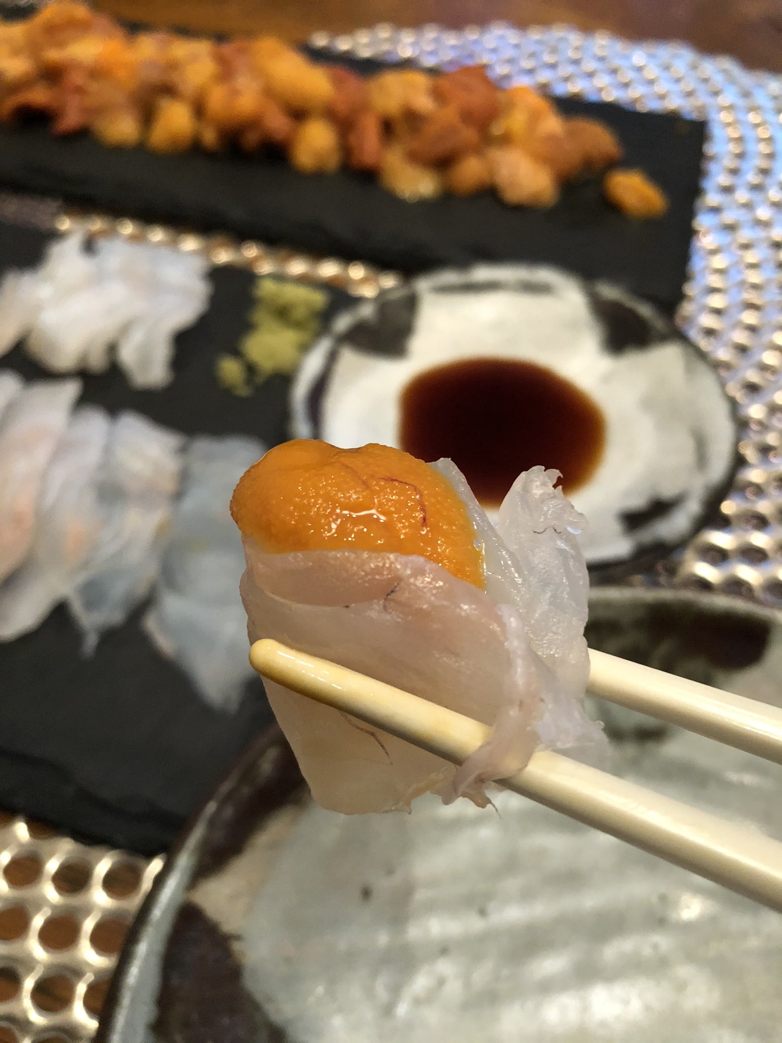 阿部ちあき ちなみに私のオススメのうにの食べ方は 平目のお刺身でうにを巻く 平目のうに巻き でもシンプルにうに丼も美味しいですよね えりも漁協から 塩水うにはあっという間に完売 殻付きはまだあります とのことです うに 北海道