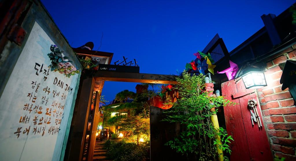 yujin& #39;s family& #39;s guest house in jeonju hanok village단잠 게스트하우스 Dan Jam Guest House