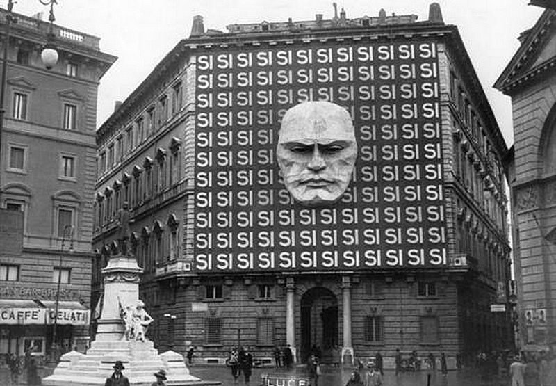 Mussolini's fascist headquarters wasn't much for subtlety (1934).