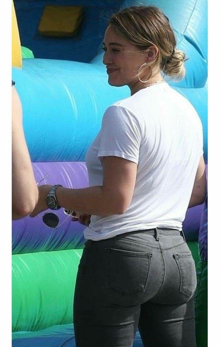 352Cam's tweet photo. Hillary Duff elite 🥛 https://t.co/26Bv6NgZvq