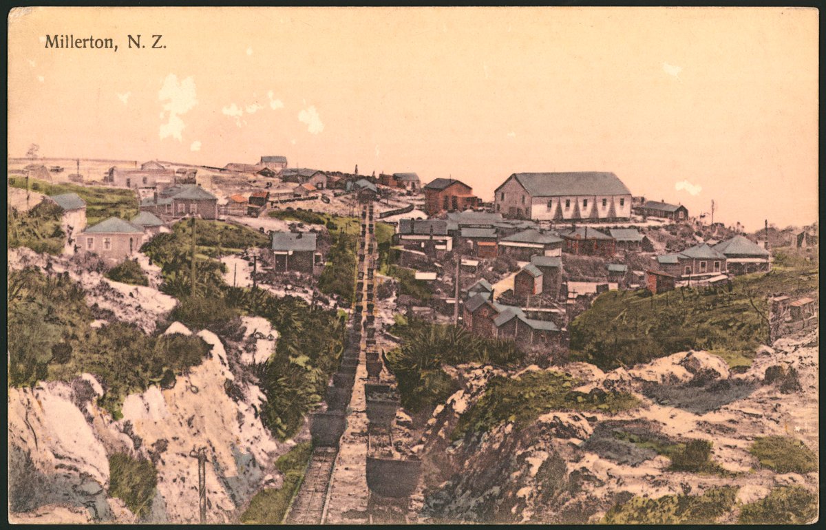 Back in the day, Millerton had a narrow gauge (2-foot) rope incline to get the coal down to the main railway line (3'6" gauge). I love this postcard of Millerton from c.1910, as I'm sure  @LemuelLyes will! Hopefully the rest of you do, too. Source is NLNZ Eph-A-Postcards-Jones-03.