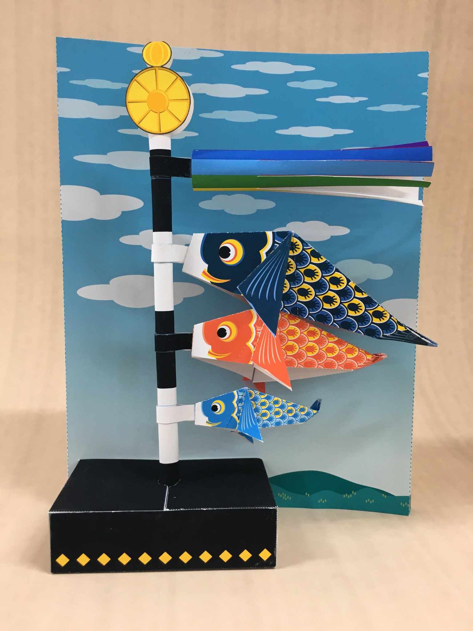 O Xrhsths ビックカメラ札幌店 公式 Sto Twitter お家で楽しめるペーパークラフト 札幌店の販売員たんが Canonさんの 無料展開図で鯉のぼりと兜の飾りを作ってみました どう すごいでしょ ˊ ˋ T Co