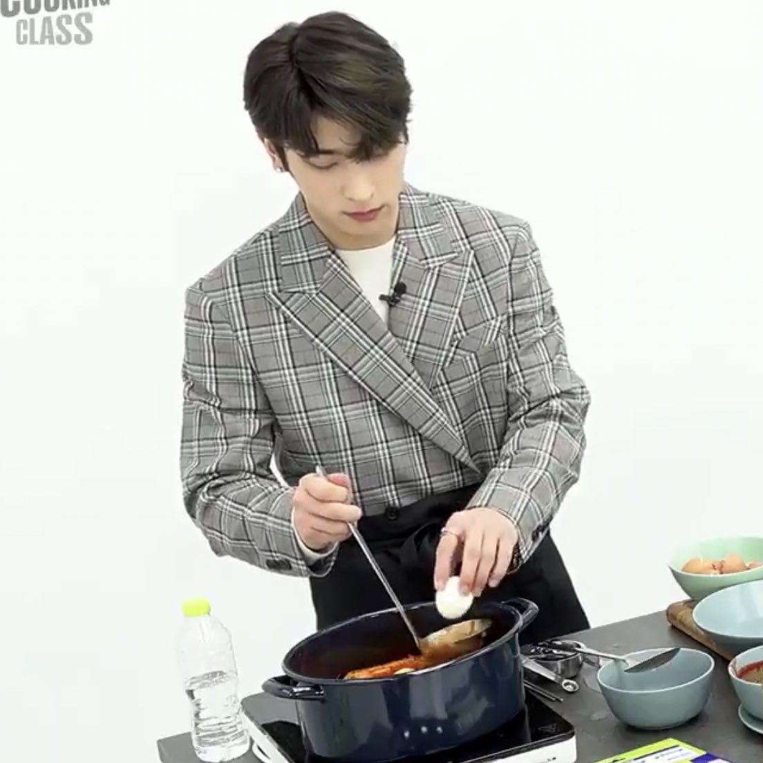 MORE ON LEE HANGYUL- cooking skillz (10/10 husband material)