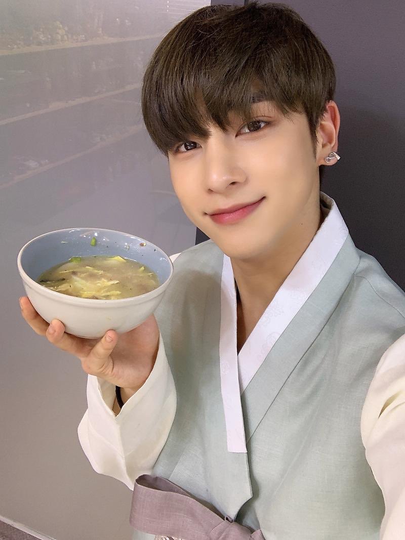 MORE ON LEE HANGYUL- cooking skillz (10/10 husband material)