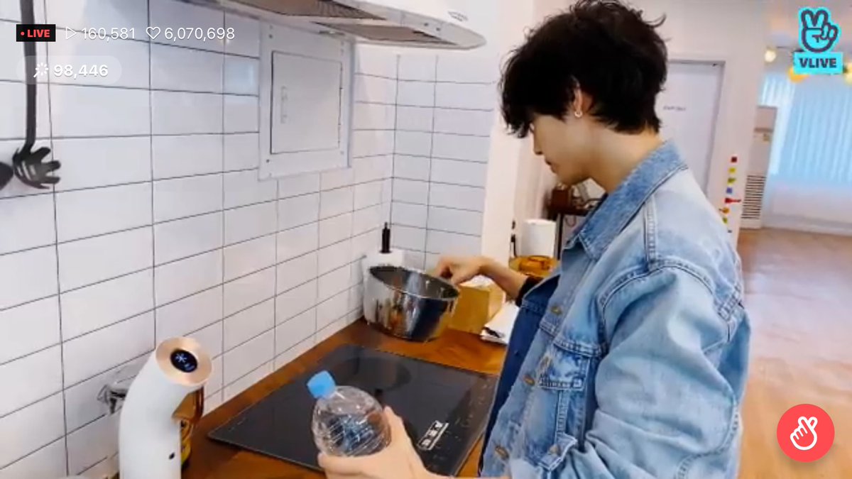he said he'll cook ramyeon for us.  #EVERYDATE_GOT7  #EveryDateWithMark