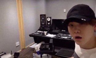 [recreating an old twt bc I’m bored asf hjsjdjsns if ur an OG then u knew I made this thread during the summer of 2019] Enjoy ;)