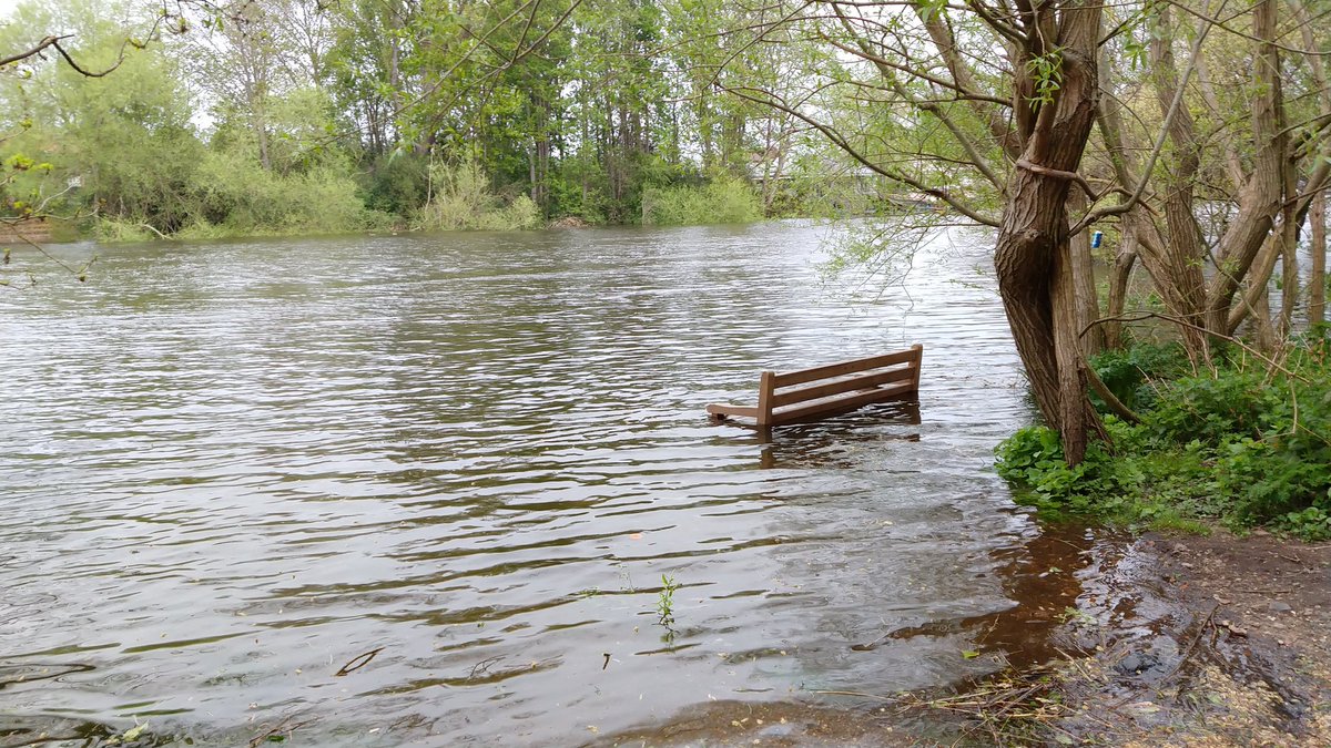 JT075's tweet image. Lovely early morning #execise along the #Thames at #Teddington river high and still rising @TLTeddington @in_teddington @TeddingtonC @Teddington_Town