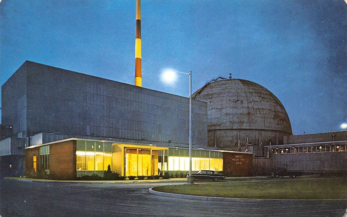 DesolateCards's tweet image. Dresden Atomic Power Station, Joliet, Illinois.
