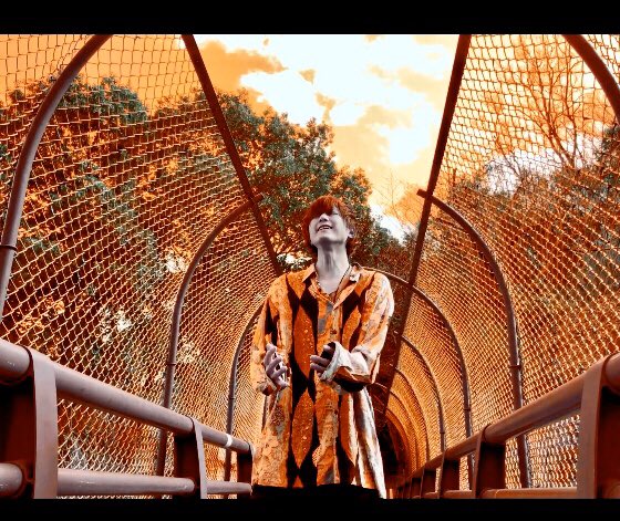 GiaRhythm's tweet photo. セルフ制作PV 第4弾。

「a clumsy chameleon」公開‼️
🦎https://t.co/sfX9LEH5eI🦎

PV。
Live動画。
YouTubeへ。

第2弾
「いま唄える歌」
🎤https://t.co/NNIRyVlEeJ🎤

第3弾
「西へ行く」
🤠https://t.co/du0Vn3E288🤠

📺チャンネル登録もぜひ📺
https://t.co/tYJ1HqtL0u

#ジャイアリズム https://t.co/AFX6Ly2JfW