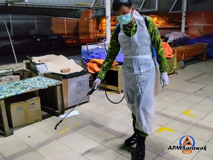 UKASSarawak's tweet photo. 48 Anggota Pelbagai Agensi Laksanakan Operasi Sanitasi Kali Ke 7 Di Bandar Limbang

Dapatkan berita penuh di FB Unit Komunikasi Awam Sarawak https://t.co/YBKekbufYl https://t.co/8YQyylyfmM
