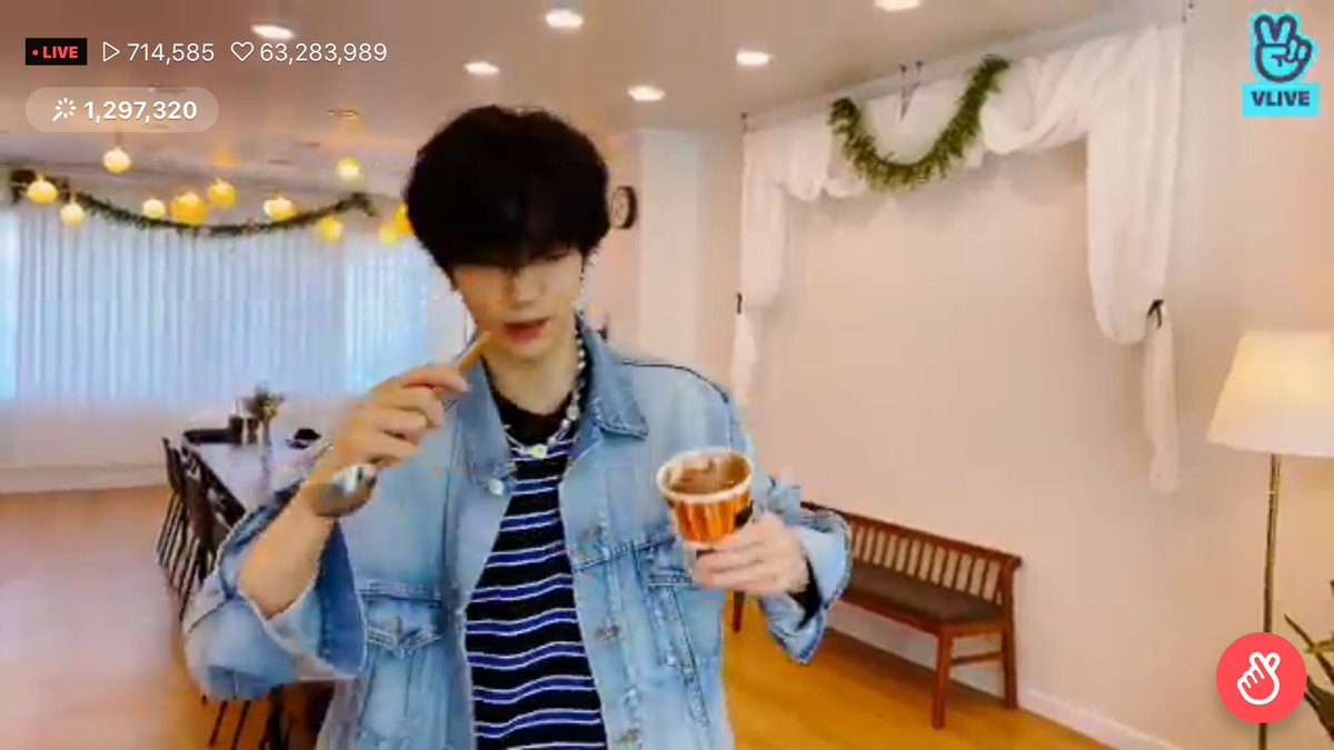 he danced for me while eating the ice cream  #EVERYDATE_GOT7  #EveryDateWithMark