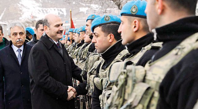 Mustafa07684431's tweet photo. Sayın Bakanım!
Sen terörün belini kıran pkk ve fetöye diz çöktürensin!
Sen depremde yara saran, haine al��ağa had bildirensin!

Sen milletin, devletin yetiştirdiği en cesur en çalışkan en SOYLU evlatlarından birisin!
Bırakma
#istifanikabuletmiyoruzSOYLU
#SuleymanSoyluYalnızDeğil https://t.co/M6p6GskD4C